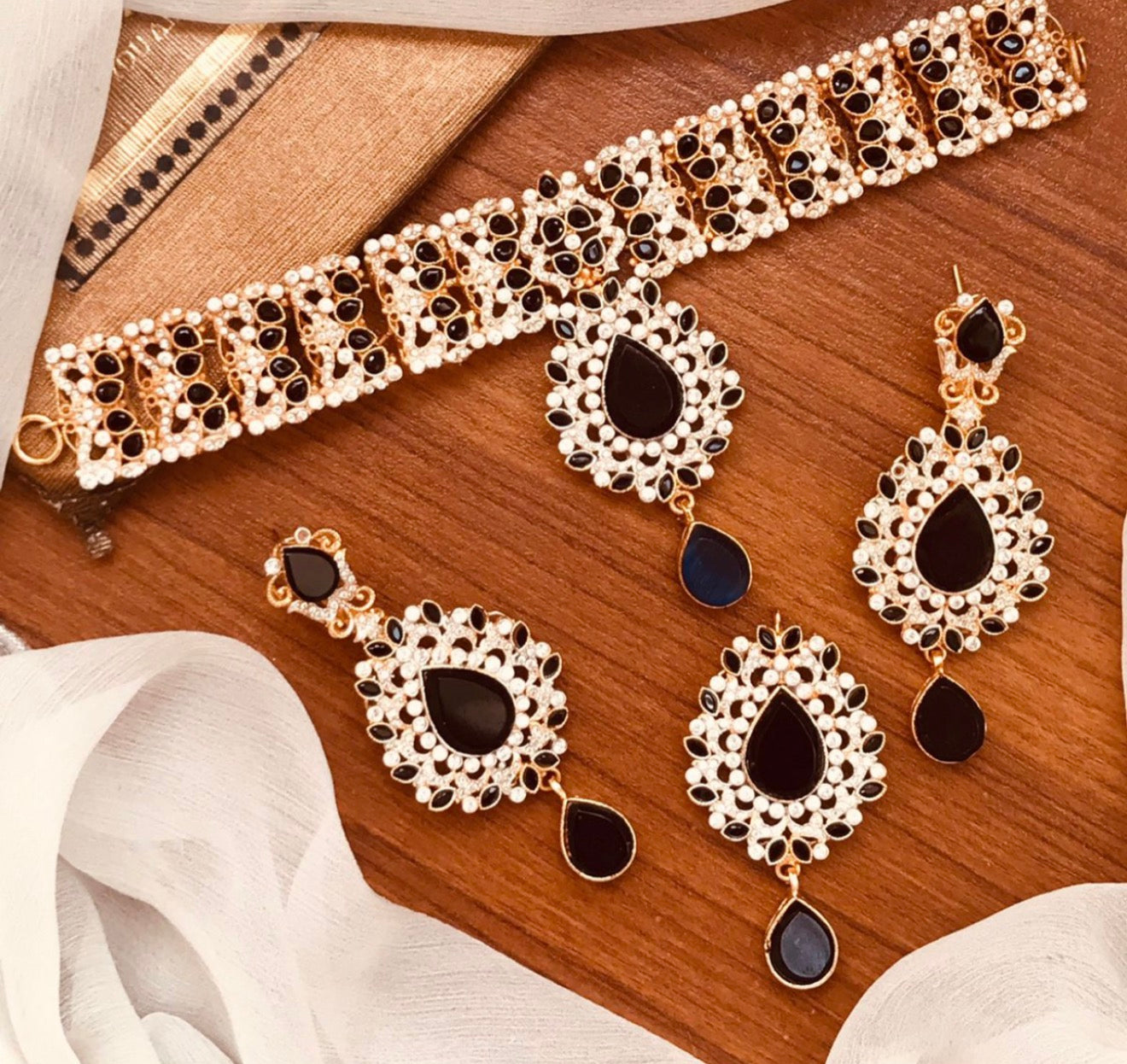 Rangeen Choker set - Black