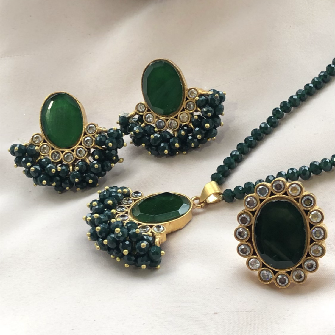 Kundan Gajra Pendant set - Green Oval